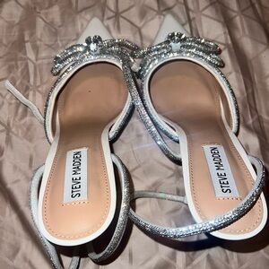 Size 9 Steve Madden heels. Never been worn